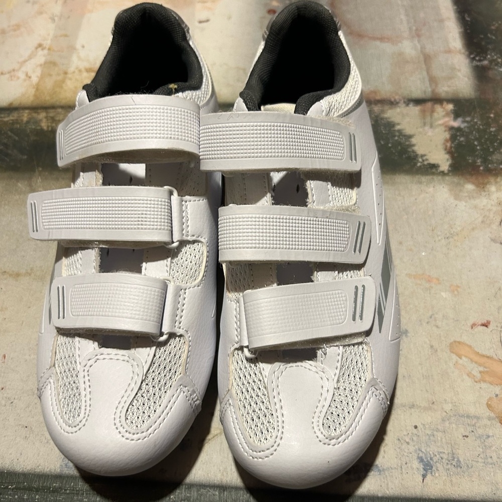 Tommaso white /gray cycling  shoes size 8/38